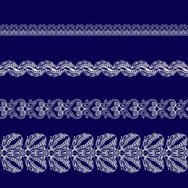 mavi bir arka plan üzerinde beyaz dantel kurdeleler kümesi