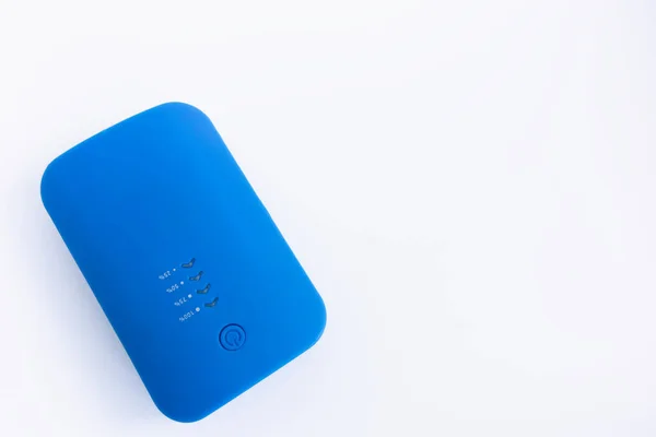 Mobile Powerbank Blau Auf Weißem Hintergrund — Stockfoto