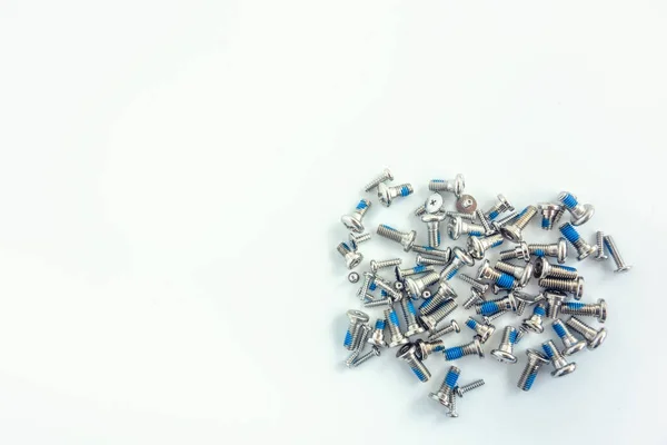 Pequenos Parafusos Metal Com Plástico Azul Isolado Branco — Fotografia de Stock