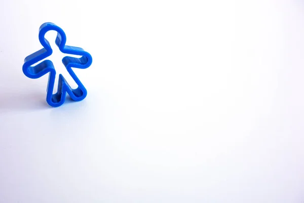 Figur Eines Blauen Mannes Schimmelt Auf Weißem Isolat — Stockfoto