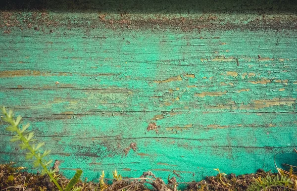 用绿色油漆漆成的旧木结构 — 图库照片
