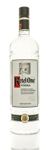 Butelka wódki jeden Ketel — Zdjęcie stockowe