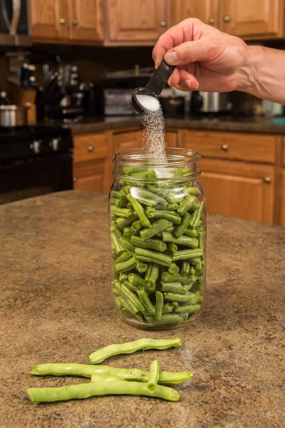 Canning green beans — Stock Photo, Image