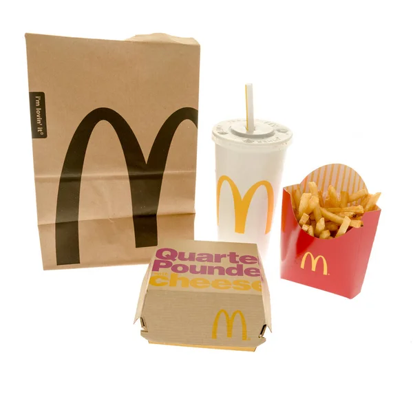 Mcdonalds-Mahlzeit isoliert — Stockfoto