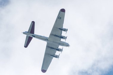 B-17 bomber flying clipart