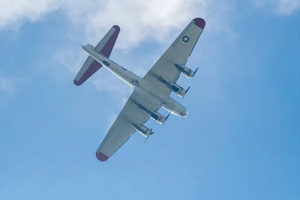 B-17 βομβαρδιστικό που φέρουν — Φωτογραφία Αρχείου