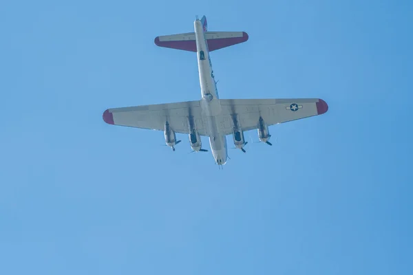 비행 하는 B-17 폭격기 — 스톡 사진