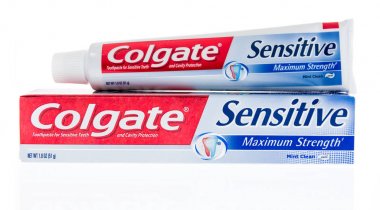 Colgate diş macunu izole