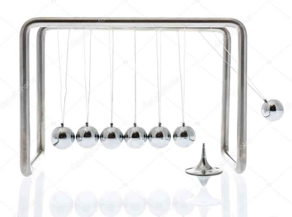 Newtons cradle with top