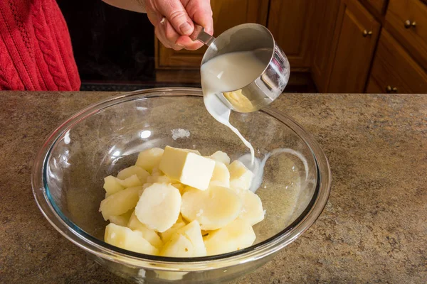 Mashing potato process — Stock Photo, Image