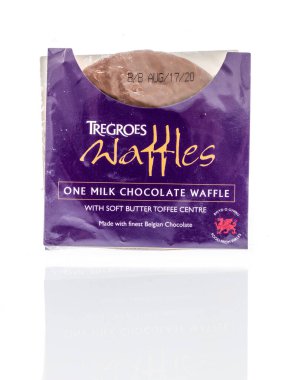 Winneconne, WI - 17 Mart 2020: Bir paket Tregroes waffle çikolatası izole edilmiş arka planda.