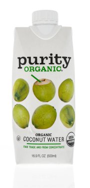 Winneconne, WI - 3 Nisan 2020: İzole edilmiş bir zemin üzerinde saf organik hindistan cevizi suyu paketi.