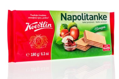 Winneconne, WI - 21 Nisan 2020: İzole edilmiş arkaplanda bir paket Koestlin nugat kocke gofreti.