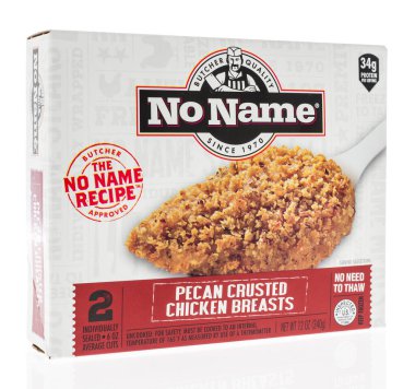 Winneconne, WI - 26 Nisan 2020: İzole edilmiş arka planda isimsiz pekan cevizli tavuk göğsü paketi.