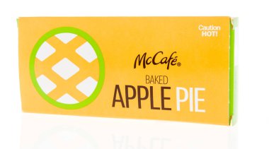 Winneconne, WI - 26 Nisan 2020: Bir paket McDonalds McCafe izole edilmiş arka planda pişmiş elmalı turta.