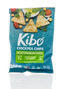 Winneconne, WI - 5 Mayıs 2020: İzole bir arkaplanda bir paket Kibo nohut cipsi