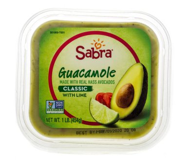 Winneconne, WI - 15 Mayıs 2020: İzole edilmiş bir arka planda Sabra guacamole paketi