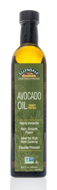 Winneconne, WI - 15 Mayıs 2020: İzole bir arka planda bir şişe Ellyndale doğallık avokado yağı pişirme
