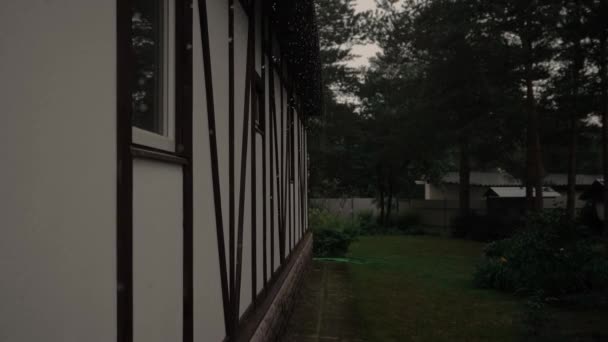 Rain drip along the walls of the house in Scandinavian style — Stock Video