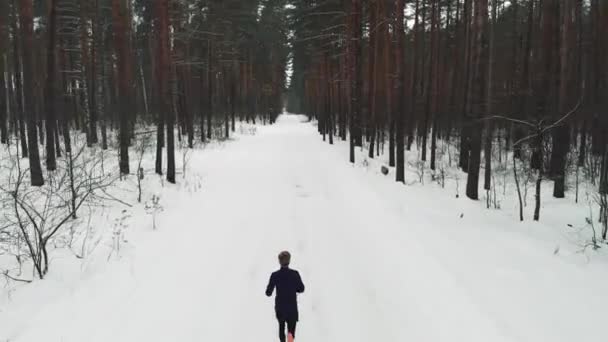 Running Man In Sportswear Workout Before Triathlon.Winter Sports Concept. Aerial — Stock videók