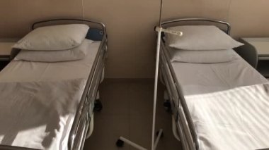 Rusya 'daki salgına hazırlanıyor. Hastane koğuşu boş yataklarla dolu.