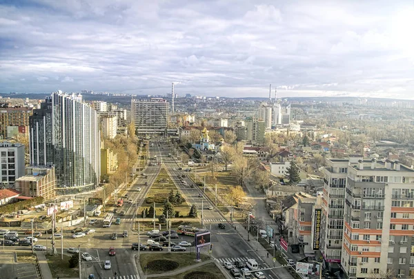 Вид с воздуха на улицы Кишинева в Молдове — стоковое фото