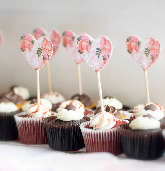 Variedade Cupcakes Feitos Hora Com Diferentes Coberturas Creme — Fotografia de Stock