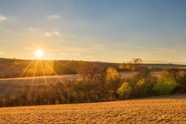 Renkli sonbahar manzara şaşırtıcı günbatımı