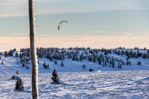 Snowkiter on snowy field — Stock Photo, Image