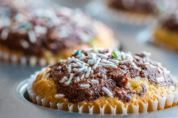 Detailní záběr záběr pečené sladké domácí muffiny — Stock fotografie