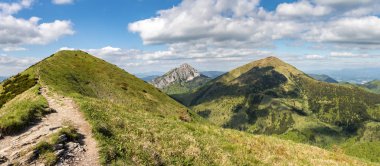 Panoramik bahar slovak küçük Fatra Hills Ulusal Pa