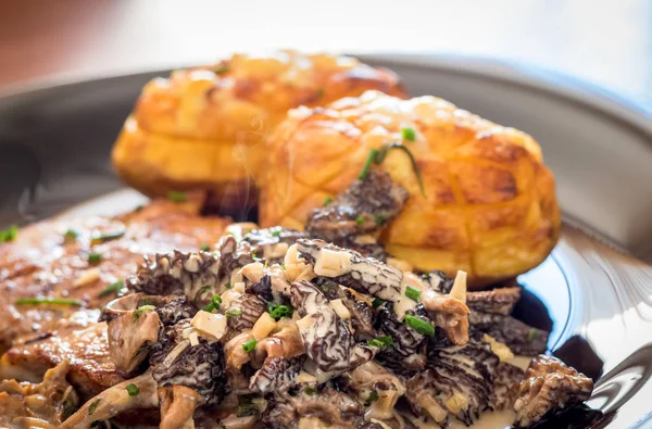 Morel mantar ve fırında patates krem yahni