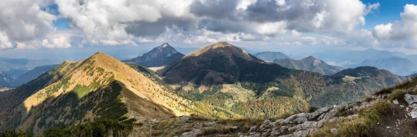 Vista panorámica desde otoño eslovaco Little Fatra hills National Pa —  Fotos de Stock