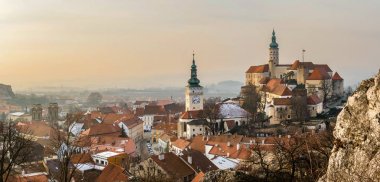 Ortaçağ Kalesi ve Mikulov çek şehrin tarihi merkezi