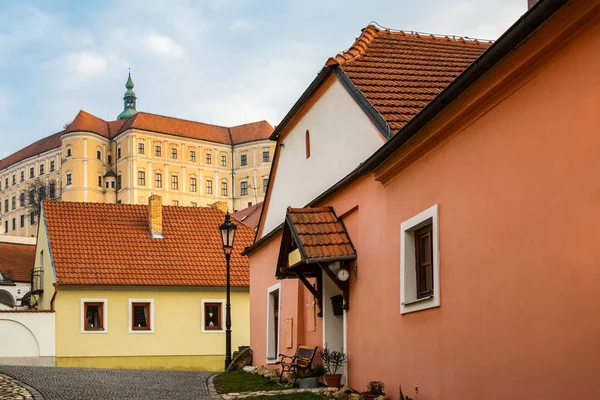 Street and houses of historic Czech town Mikulov with castle — Stock Photo, Image