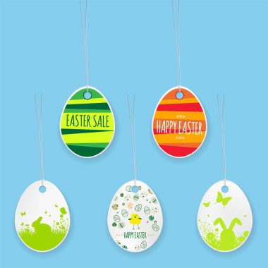 Küme kağıt Paskalya yumurtaları halatlar üzerinde asılı