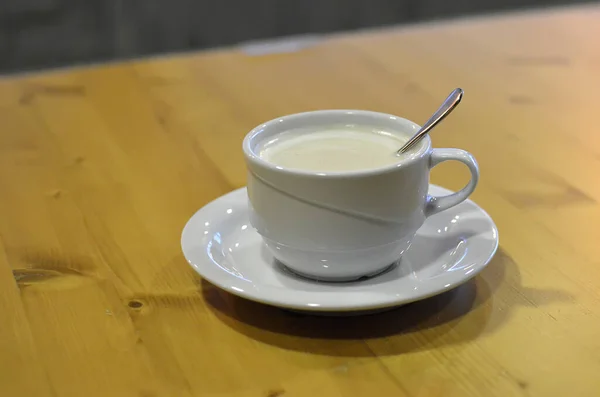 Détail de la boisson café avec cuillère sur la table — Photo