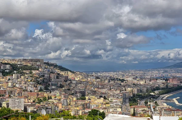 Здания Неаполя в летней пейзажной фотографии Стоковая Картинка