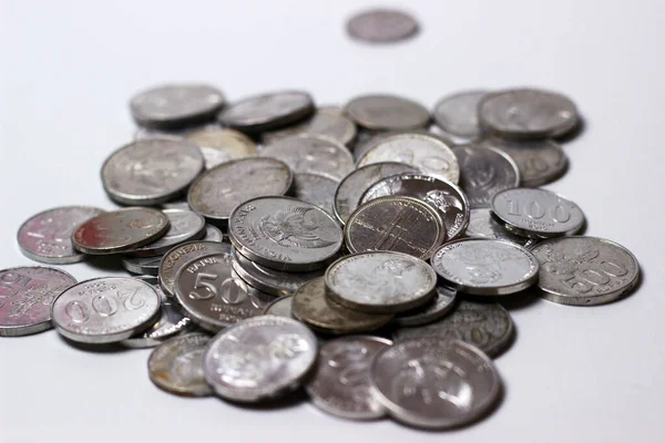 Монети Розкидані Перекриваються Індонезійська Рупія Ізольована — стокове фото