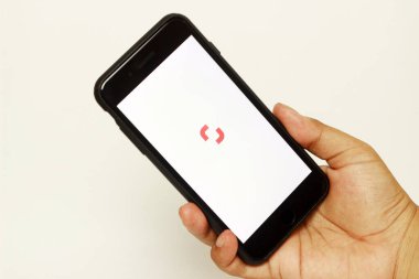 Shutterstock Katkıda bulunanın ekranı Iphone 'a yükleniyor