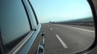 Otoyolda giderken dikiz aynasından çekim yapmak