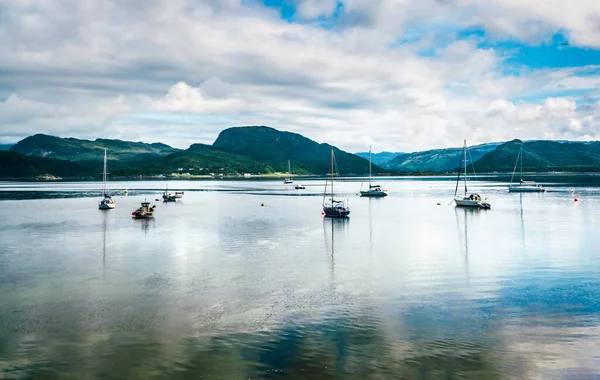 View on a lake in Plockton village in Highlands, Scotland — Stock Photo, Image