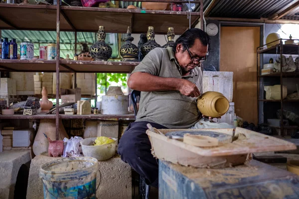 Yerel Marangoz Kuala Kangsar Perak Malezya Labu Sayong Veya Sayong — Stok fotoğraf