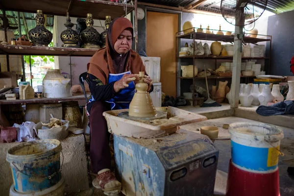Yerel Kadın Kuala Kangsar Perak Malezya Daki Atölyede Labu Sayong — Stok fotoğraf