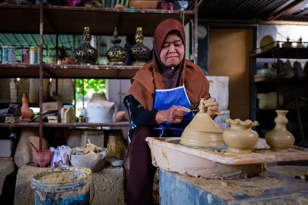 Yerel Kadın Kuala Kangsar Perak Malezya Daki Atölyede Labu Sayong — Stok fotoğraf