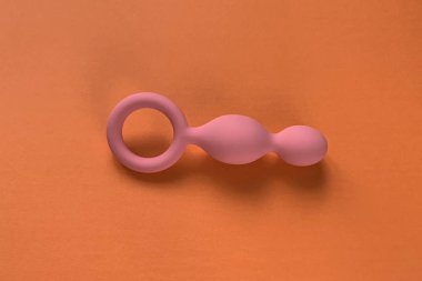 Seks oyuncağı, anal oyuncak. Kıç tıkacı. Anal tıkaç. Seks dükkanı ya da yetişkinler için kullanışlı