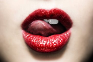 kadın kırmızı seksi dudaklar