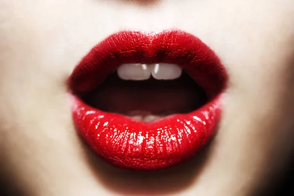 kadın kırmızı güzel seksi dudaklar