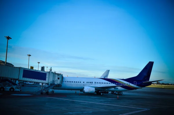 Avião em preparação para o voo — Fotografia de Stock