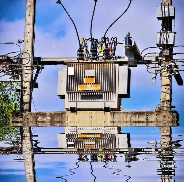 High voltage transformer